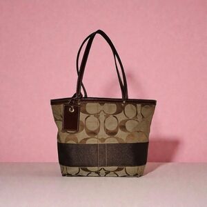 Authentic Coach Hampton Tote In Its Signature Jacquard Ptint